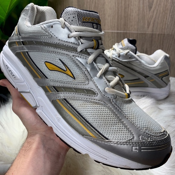 brooks beast men's running shoes